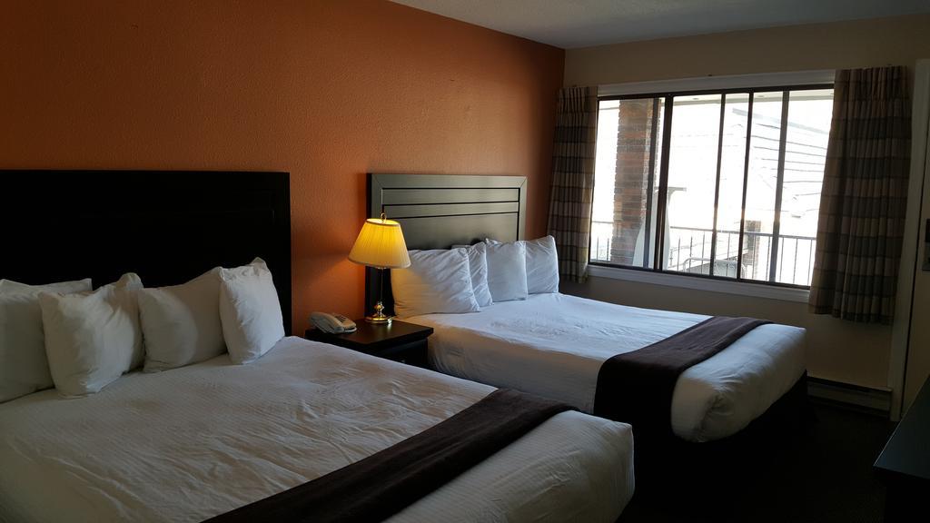 North Pointe Inn And Suites Kelowna Eksteriør bilde