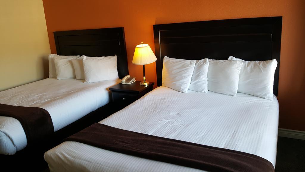 North Pointe Inn And Suites Kelowna Eksteriør bilde