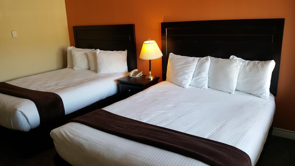 North Pointe Inn And Suites Kelowna Eksteriør bilde