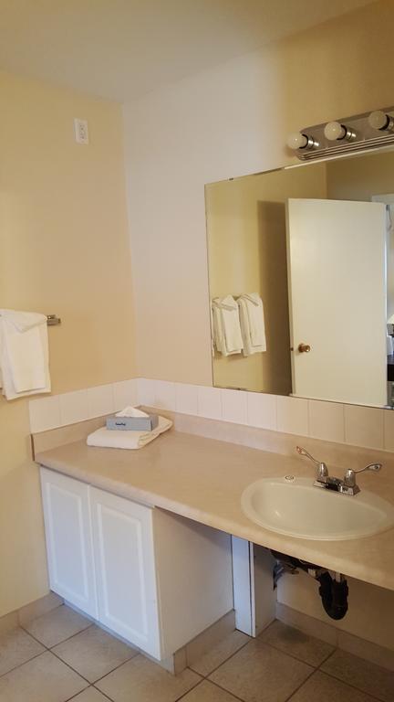 North Pointe Inn And Suites Kelowna Eksteriør bilde